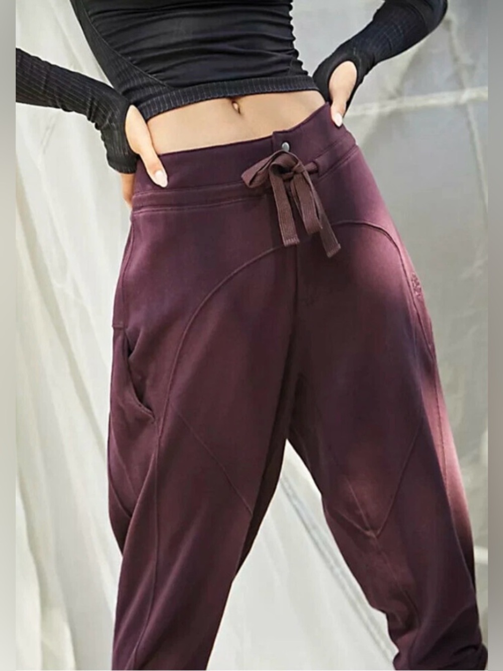 💜 ✨ Free People FP Movement Summit Scout Pants Black Raisin Size M - Picture 2 of 7